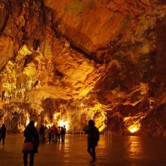 ポストイナ鍾乳洞と洞窟城ツアー